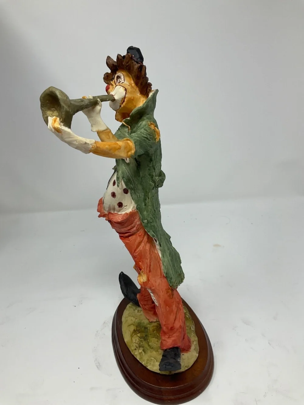 Vintage hobo clown paying trumpet. H289